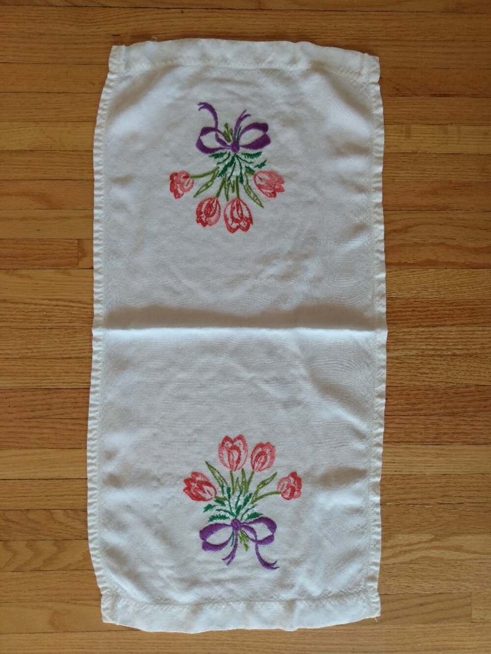 Vintage Embroidered Table Runner Doily Flower Bouquet 14"x30" Rectangular